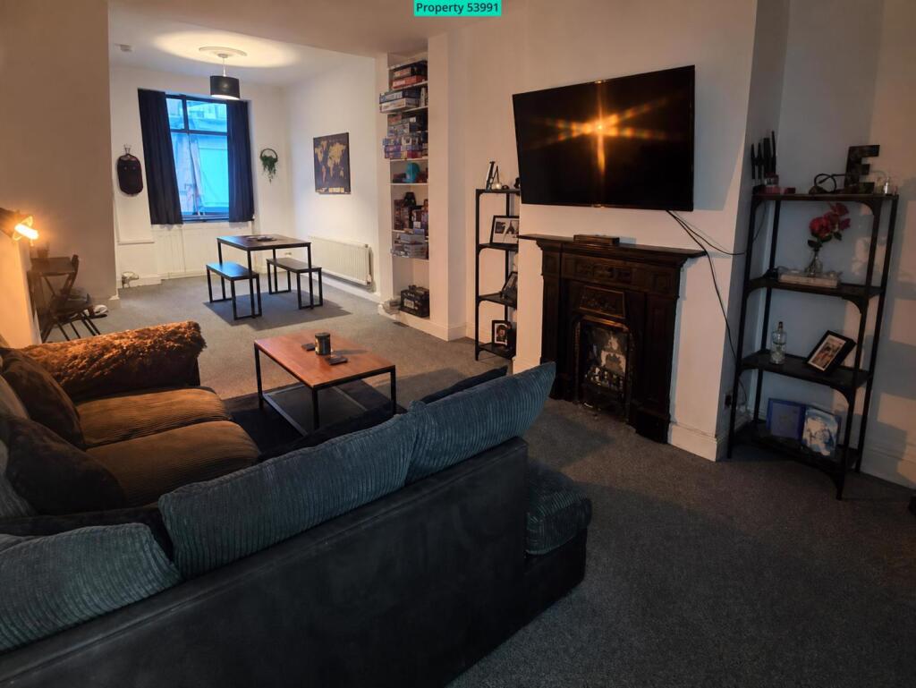 House in Stoke-on-Trent - More