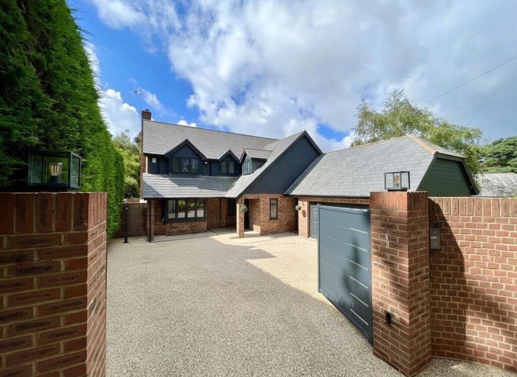 Main image of property: Lilliput Road, Canford Cliffs, Poole, Dorset, BH14