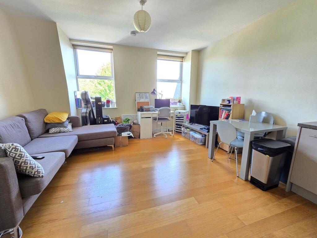 Apartment in Trafford, Greater Manchester - View 5