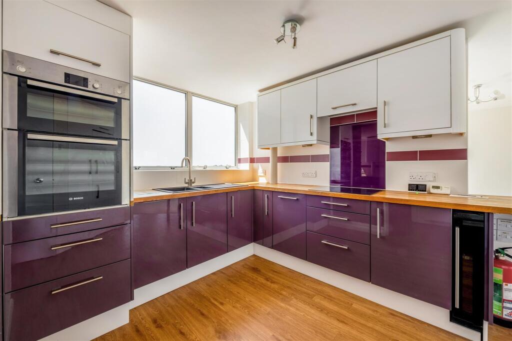 Apartment in Hove, Brighton and Hove - View 2