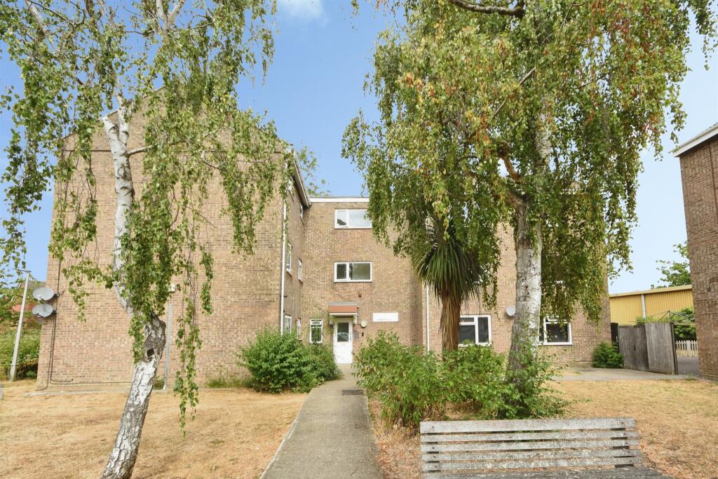 Main image of property: Roding Court, Braintree