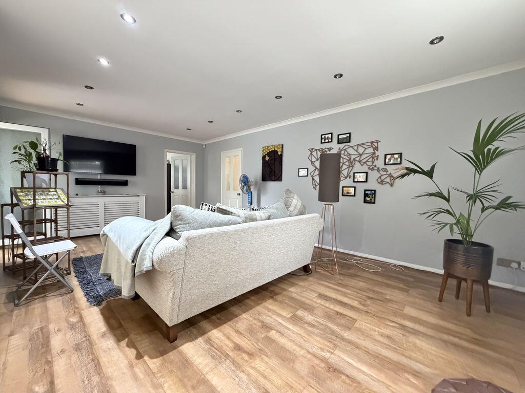 Bungalow to the rear of 176 Beechwood Road - View 6