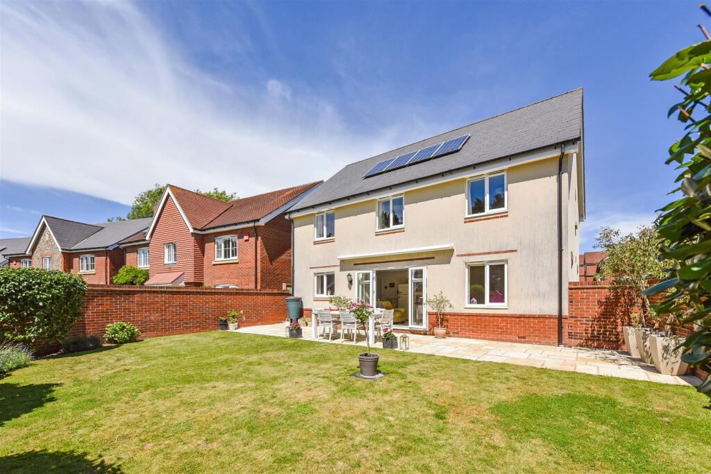 Henwood Grove, Clanfield photo 2