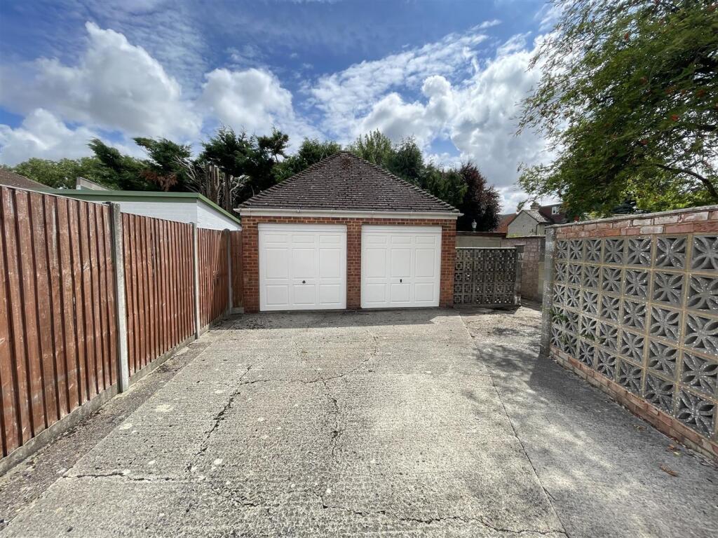 House in Durrington, Wiltshire - View 2