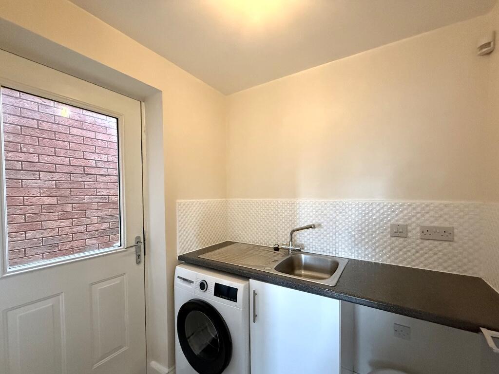 Buttercup Way, Stratford-Upon-Avon, Warwickshire, CV37 photo 4
