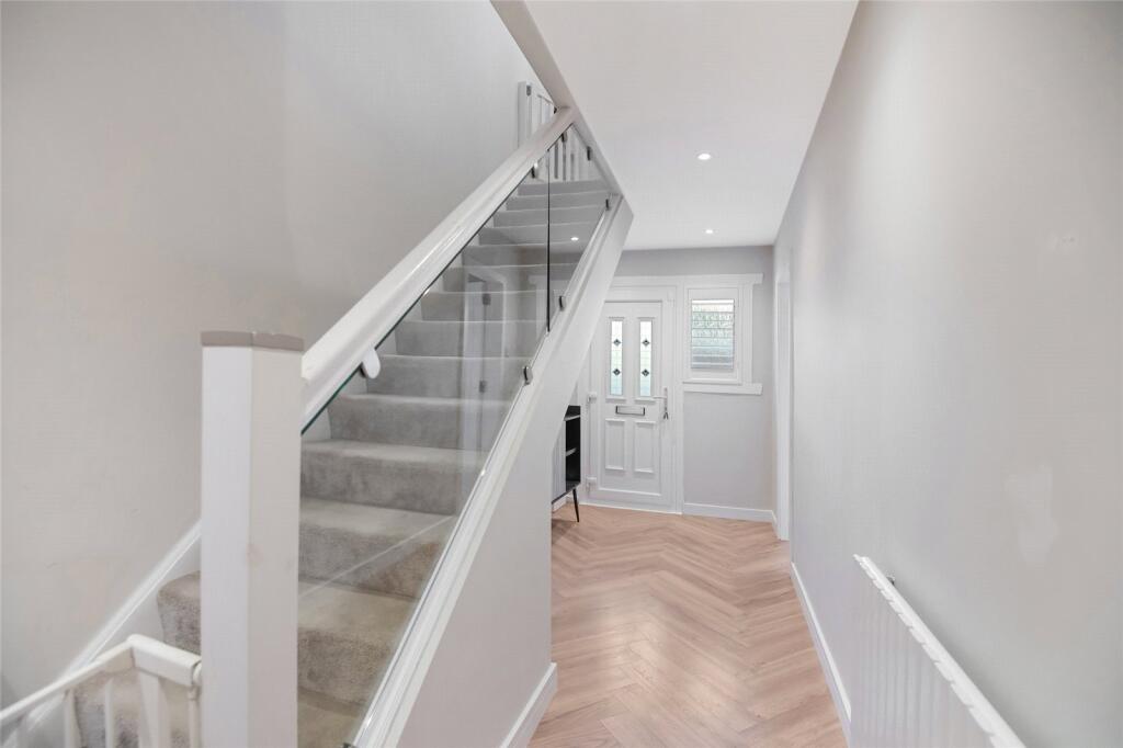 House in Glasgow, Knightswood Park, Blairdardie - View 2