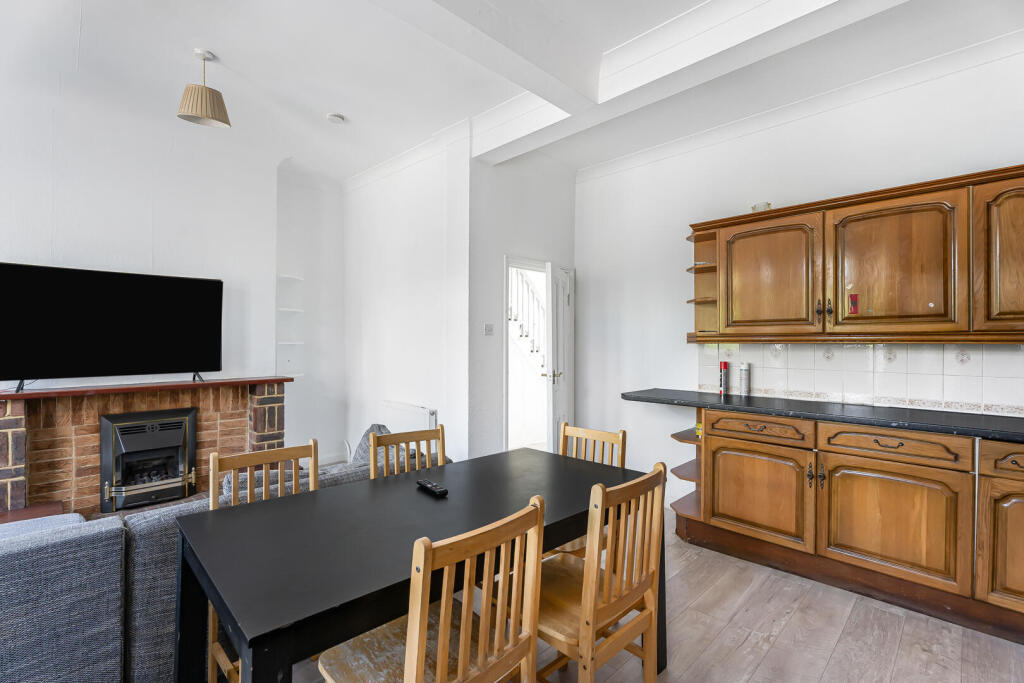 House in London, Bowes Park, Bowes - View 2