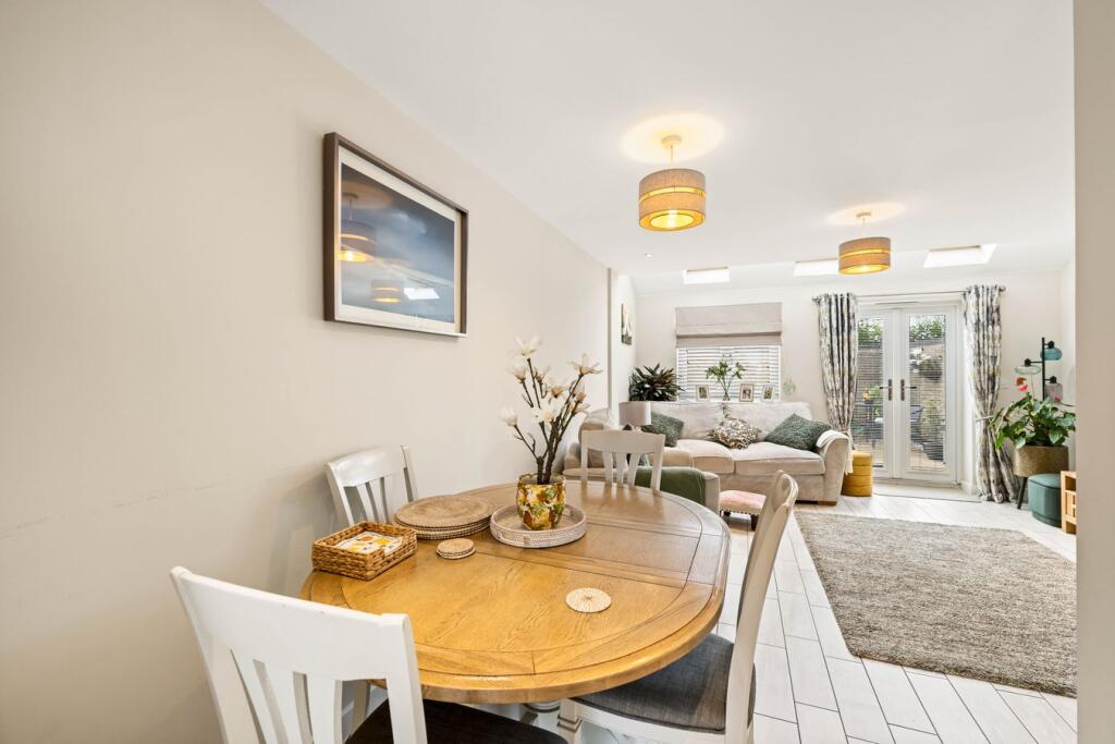 House in Folkestone, Lynwood - More
