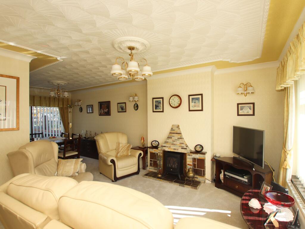 House in Beddau, Llantrisant - View 2