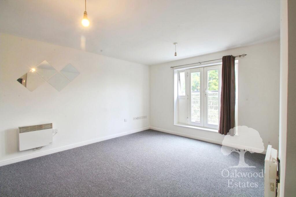 Apartment in Slough - View 4