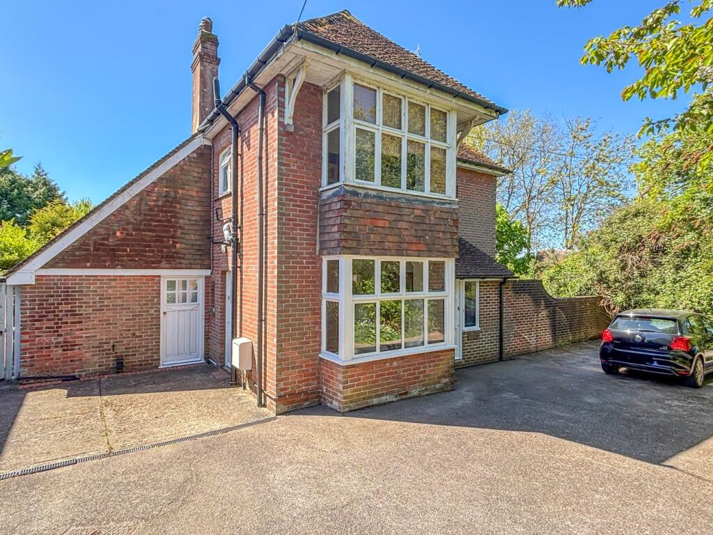 Main image of property: 11 North Trade Road, Battle, TN33