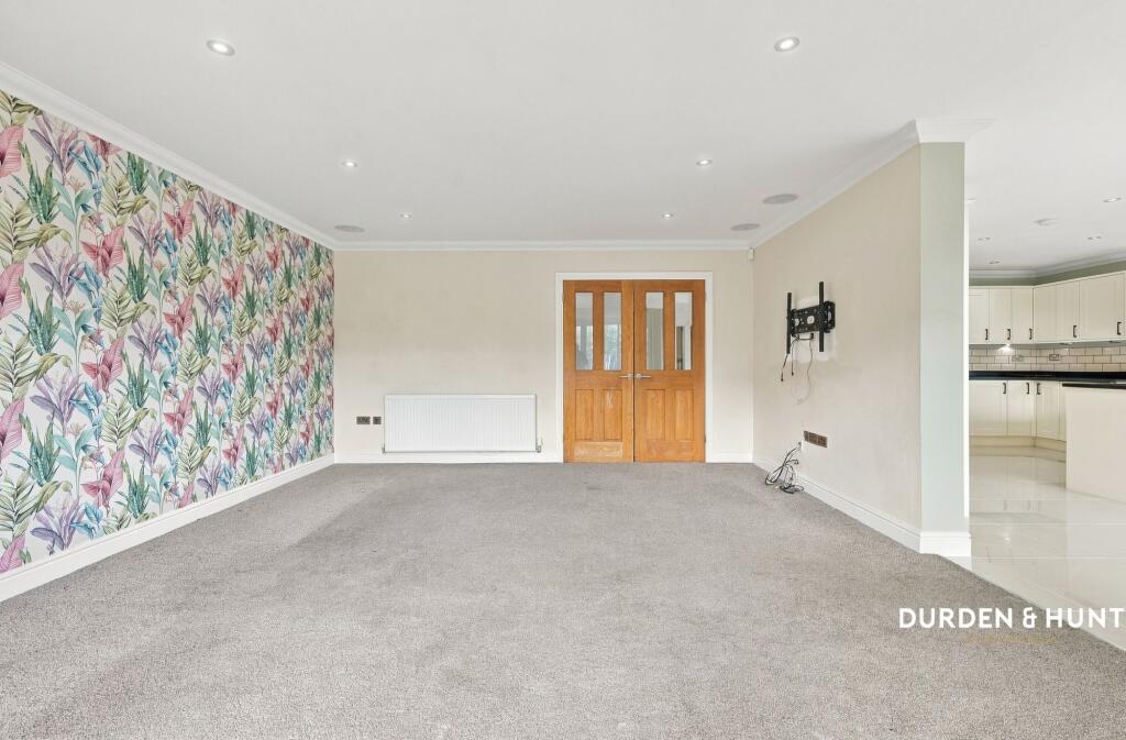 House in Rochford, Rayleigh - View 4