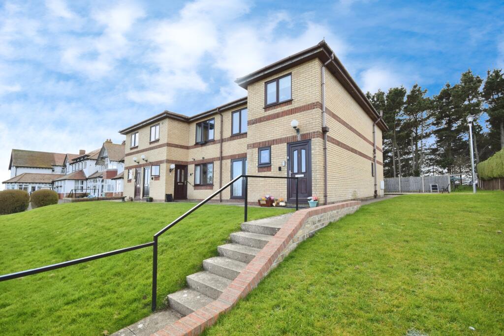 Main image of property: 38 Seacroft Esplanade, Skegness, PE25