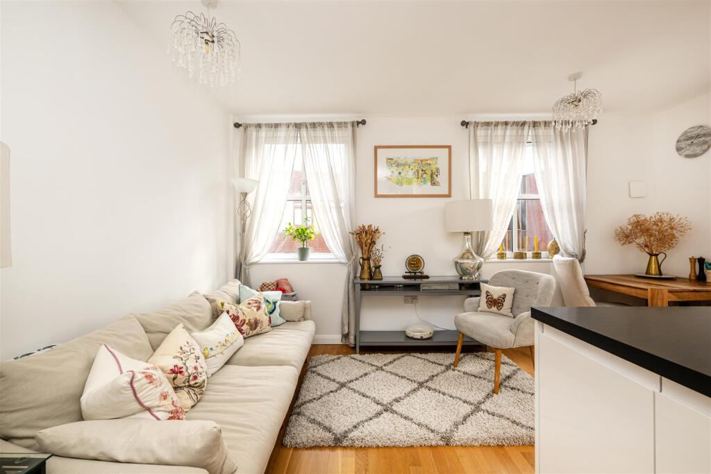 Apartment in High Wycombe, Daws Hill - More