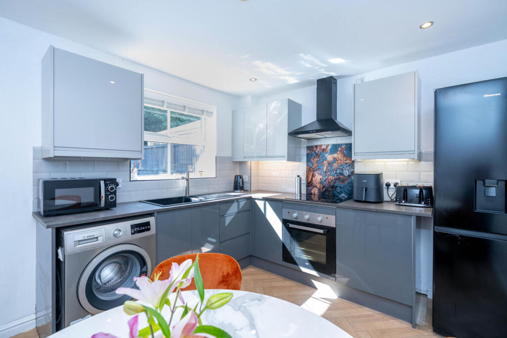 House in West Lindsey, Sudbrooke CP - View 5