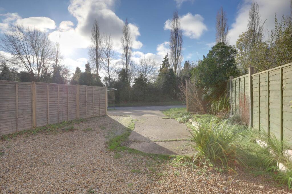 Lowfield Road, Caversham photo 2