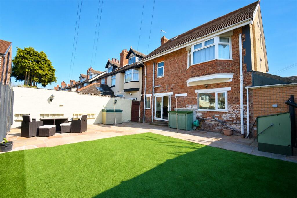 House in Wirral, Liverpool City Region - View 4