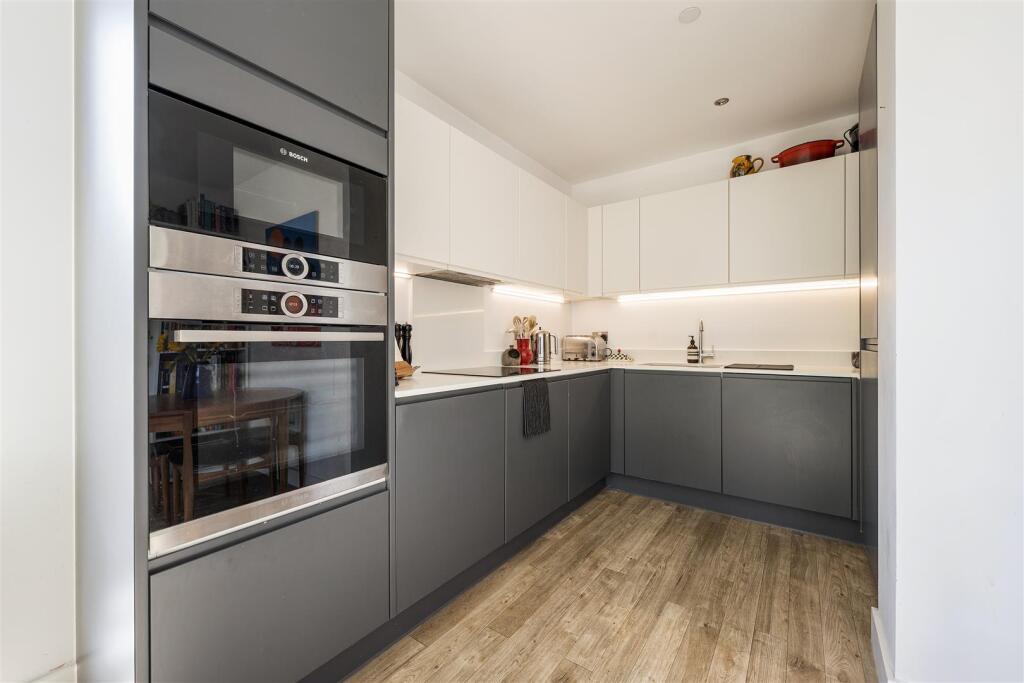 Apartment in London, Fish Island Village, Bow - View 4