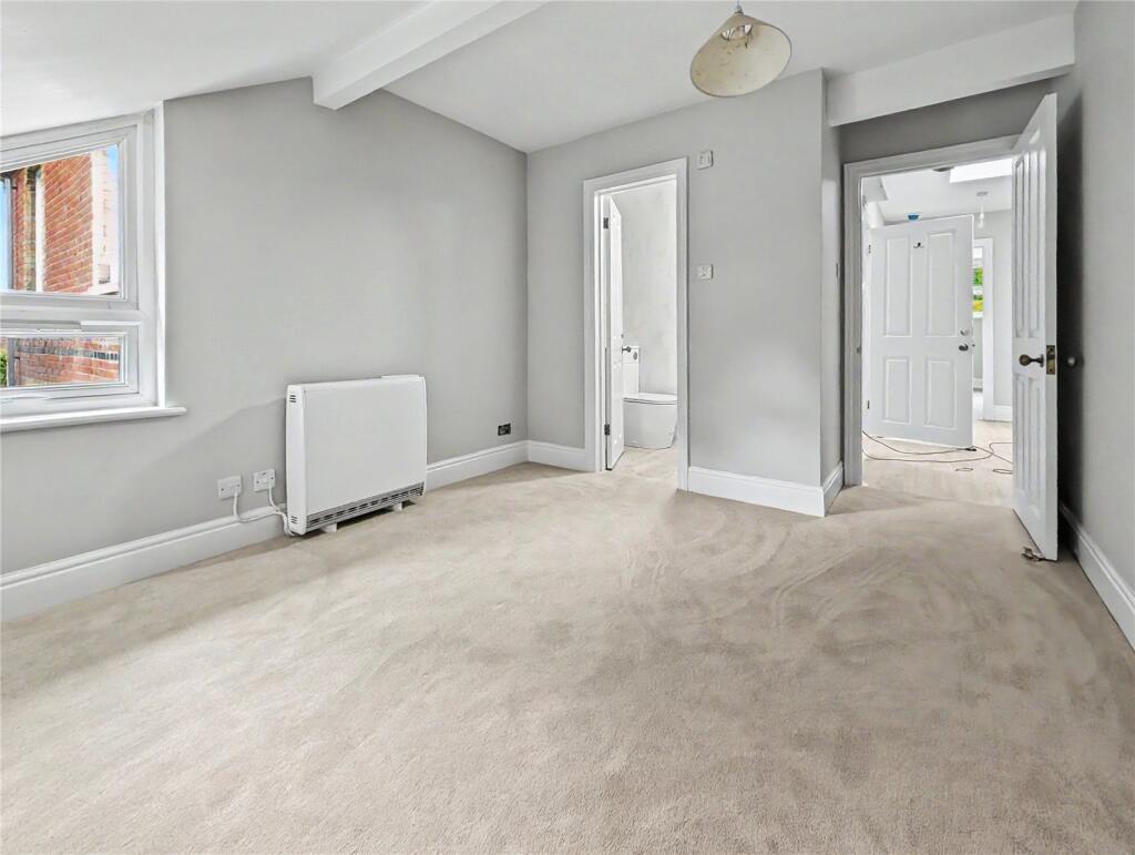 Apartment in Reading - View 4