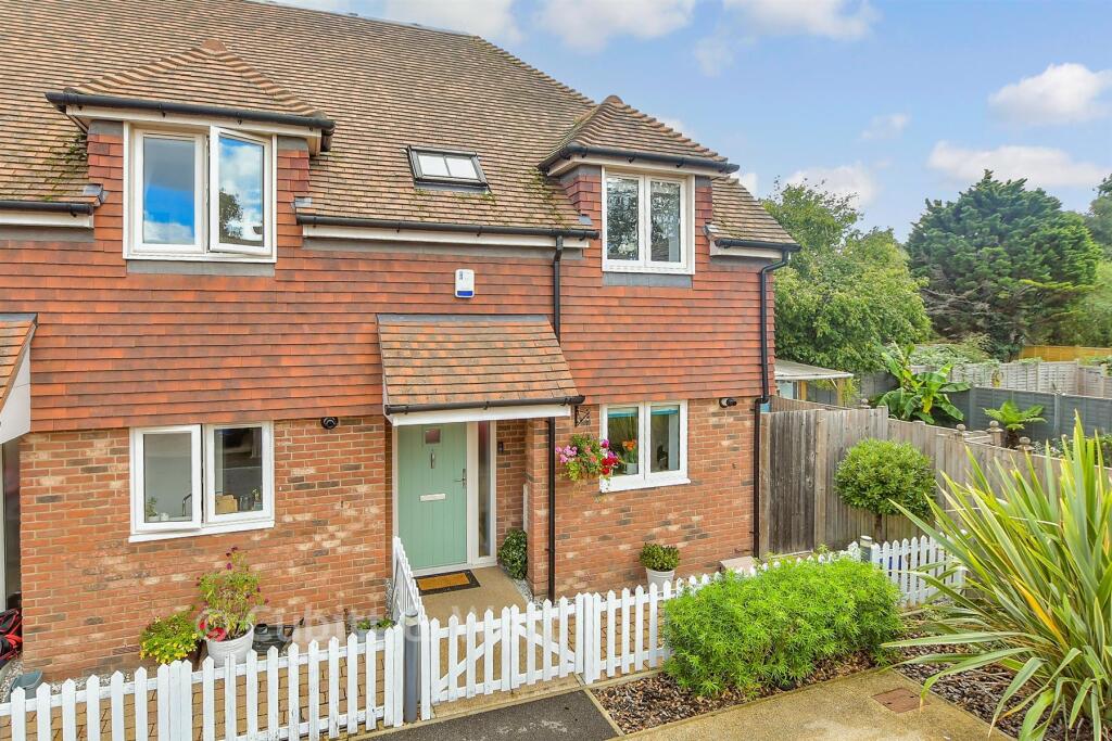 2-bed terraced on High Street, Lingfield, Surrey, £310,500