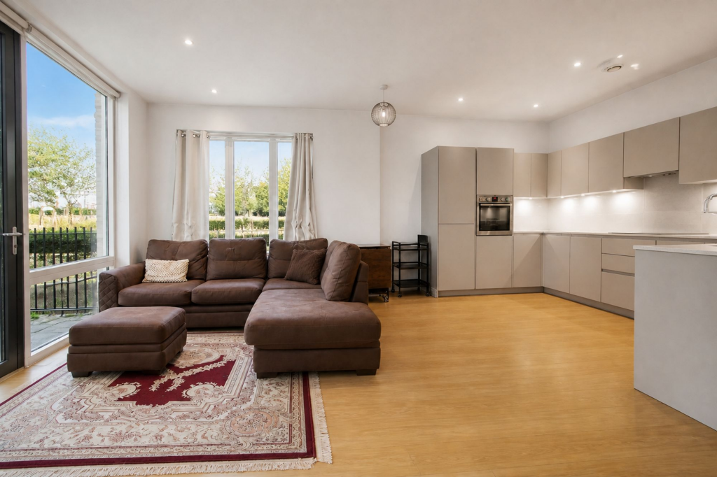 Apartment in Croydon - View 3