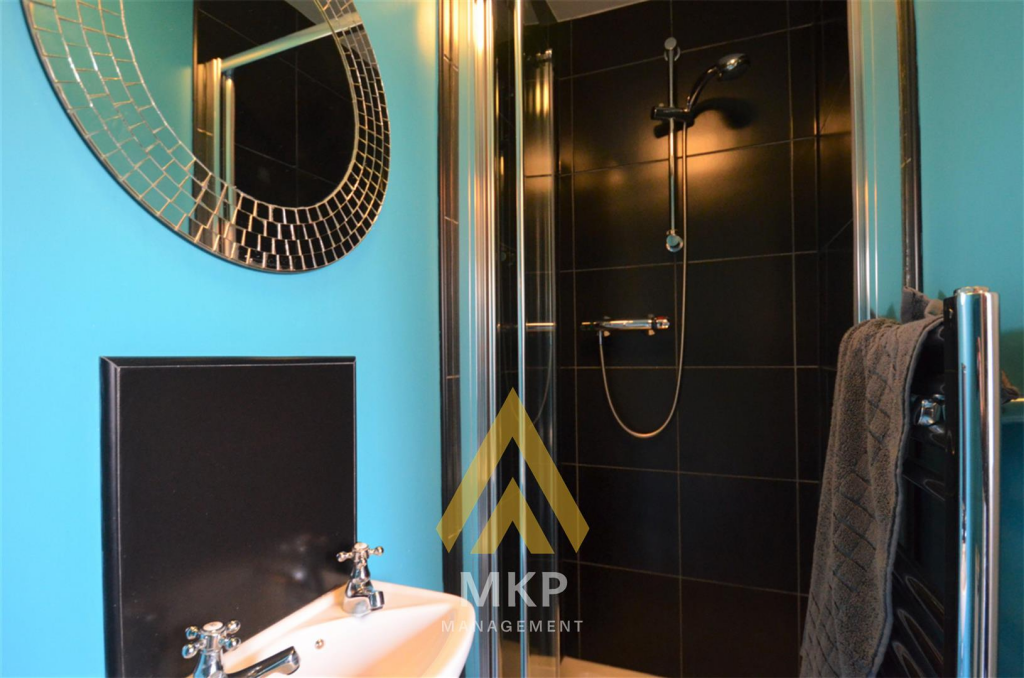 6 bedroom terraced house for rent