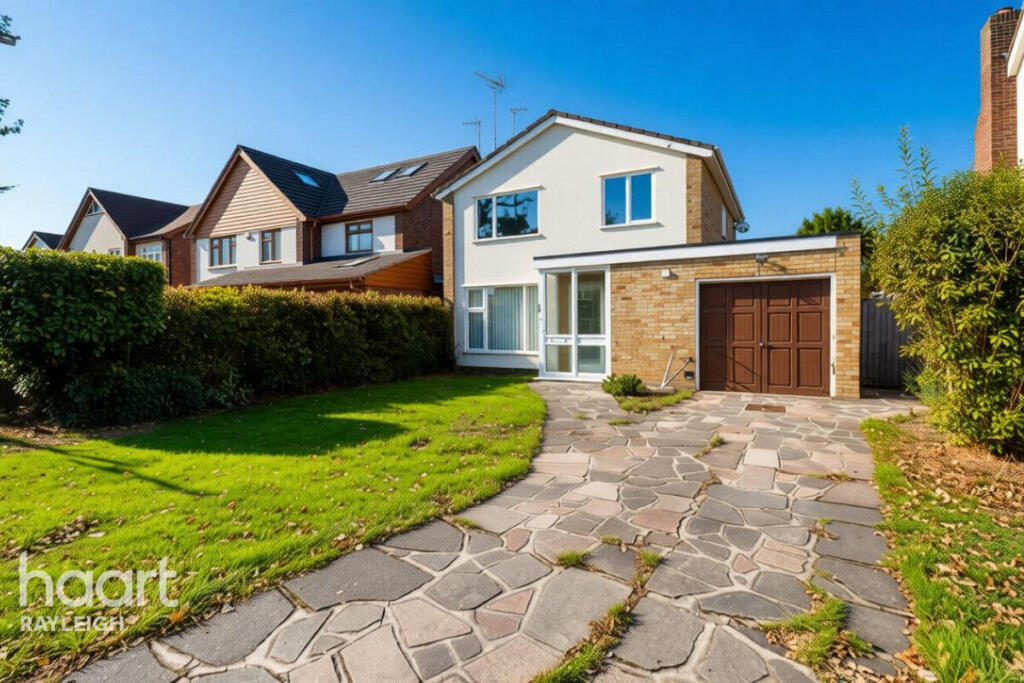 3 Bedroom Detached in SS9 5QU