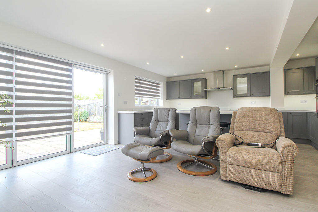 House in Moggerhanger, Central Bedfordshire - More