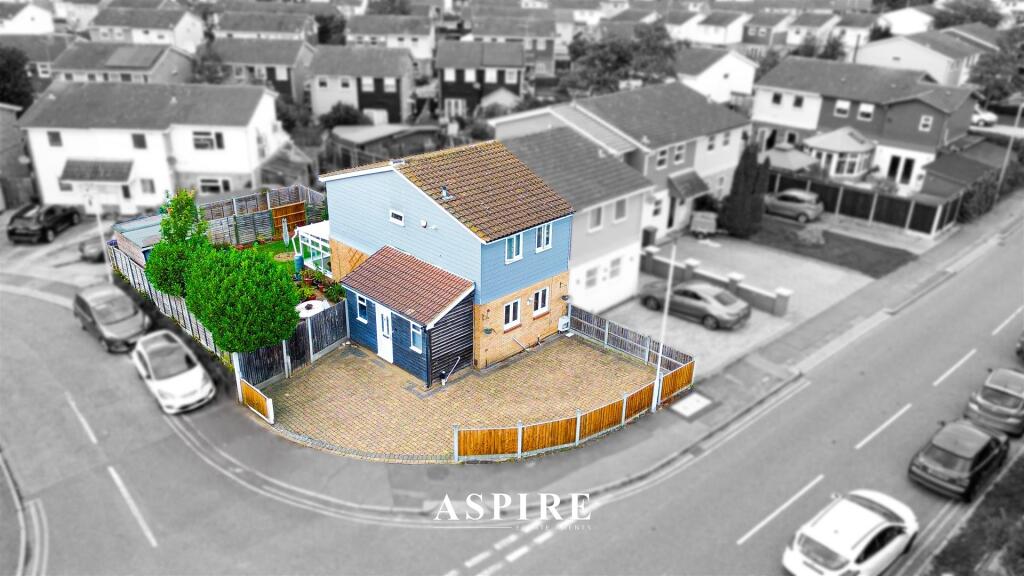 3-bed semi-detached on 2 Stirling Place, £350,000