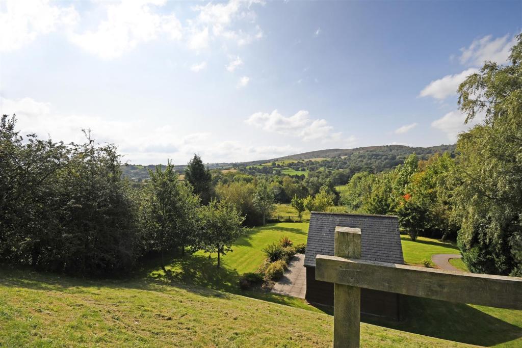 2-bed apartment on Fairthorn Retirement Apartments Sheffield S17, £190,000