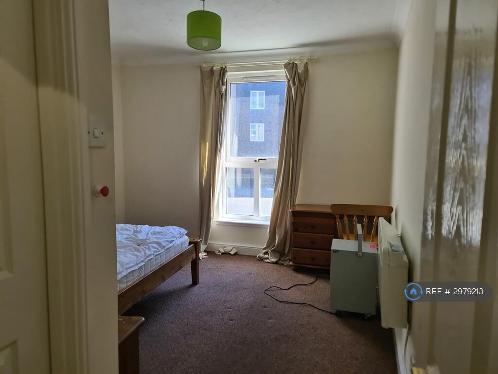 Apartment in Edinburgh - More