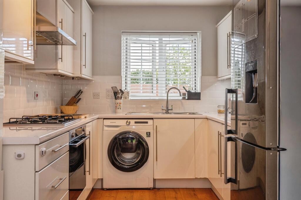Roys Place, Bathpool, Taunton photo 3