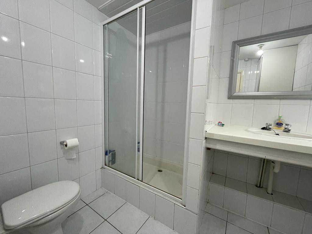 Additional image 4 of Warwards Lane - 3 bed, Selly Oak, West Midlands, B29