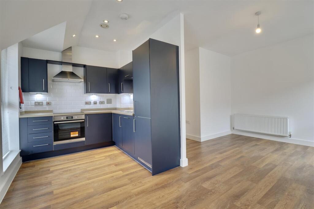 Oasthouse Drive, Horndean, Waterlooville photo 3