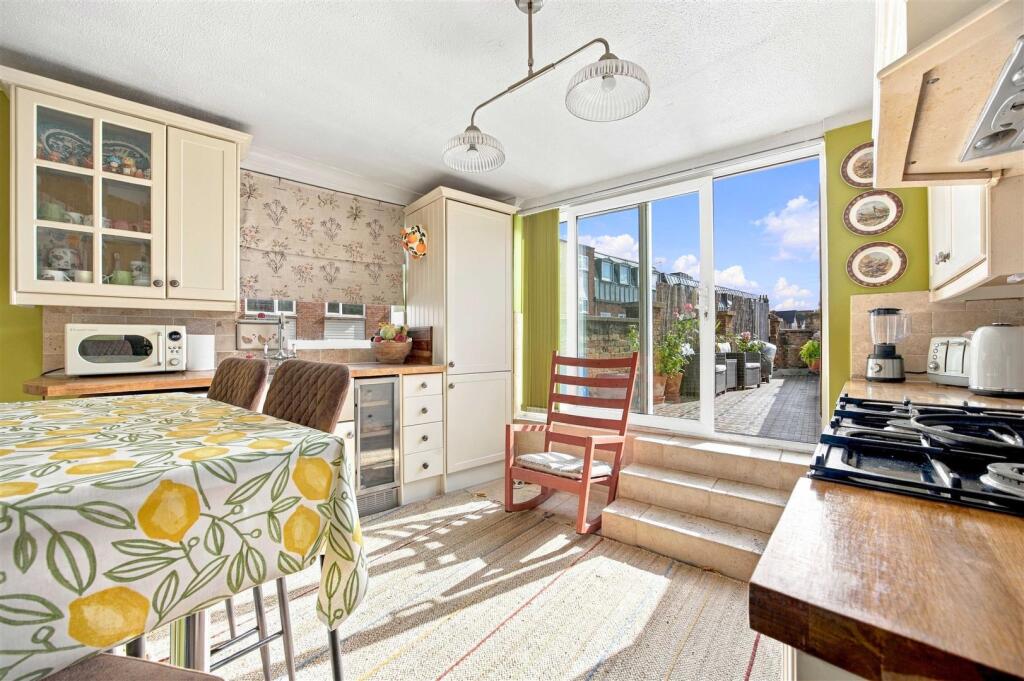 Apartment in West Drayton, Yiewsley - View 4