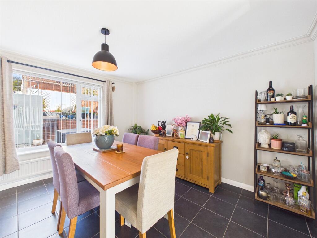 House in Gloucester - View 5