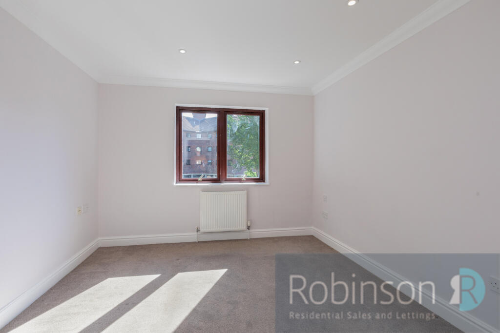 Apartment in Slough - More