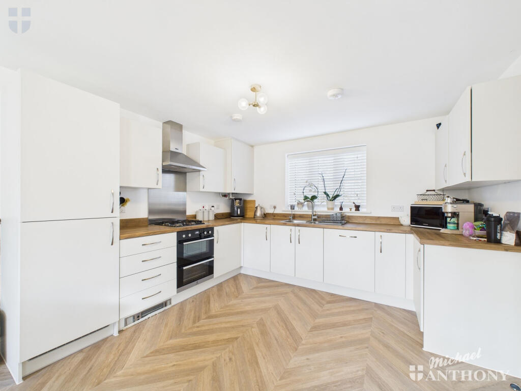 House in Stoke Mandeville, Buckinghamshire - View 4