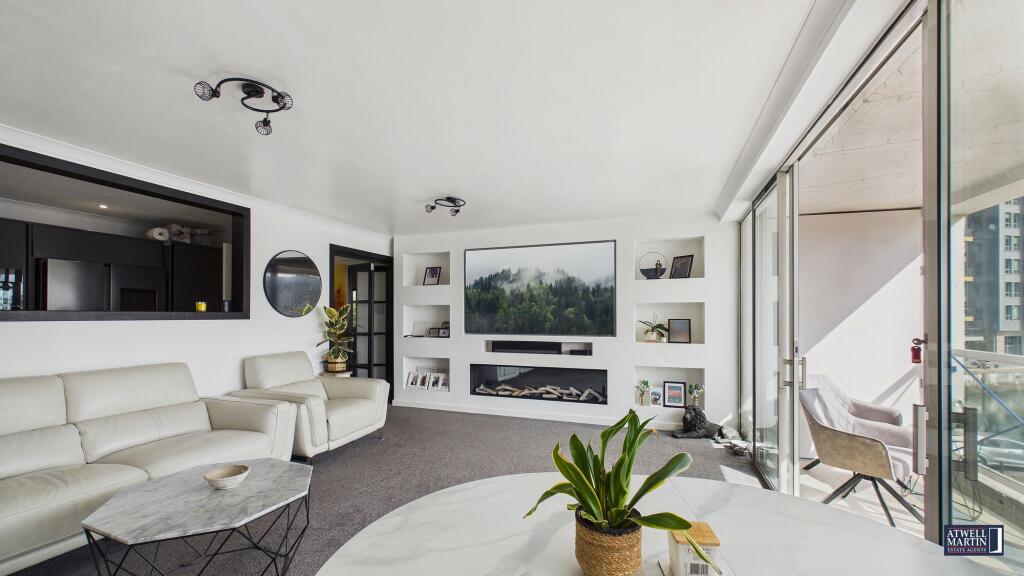 Apartment in Plymouth - More