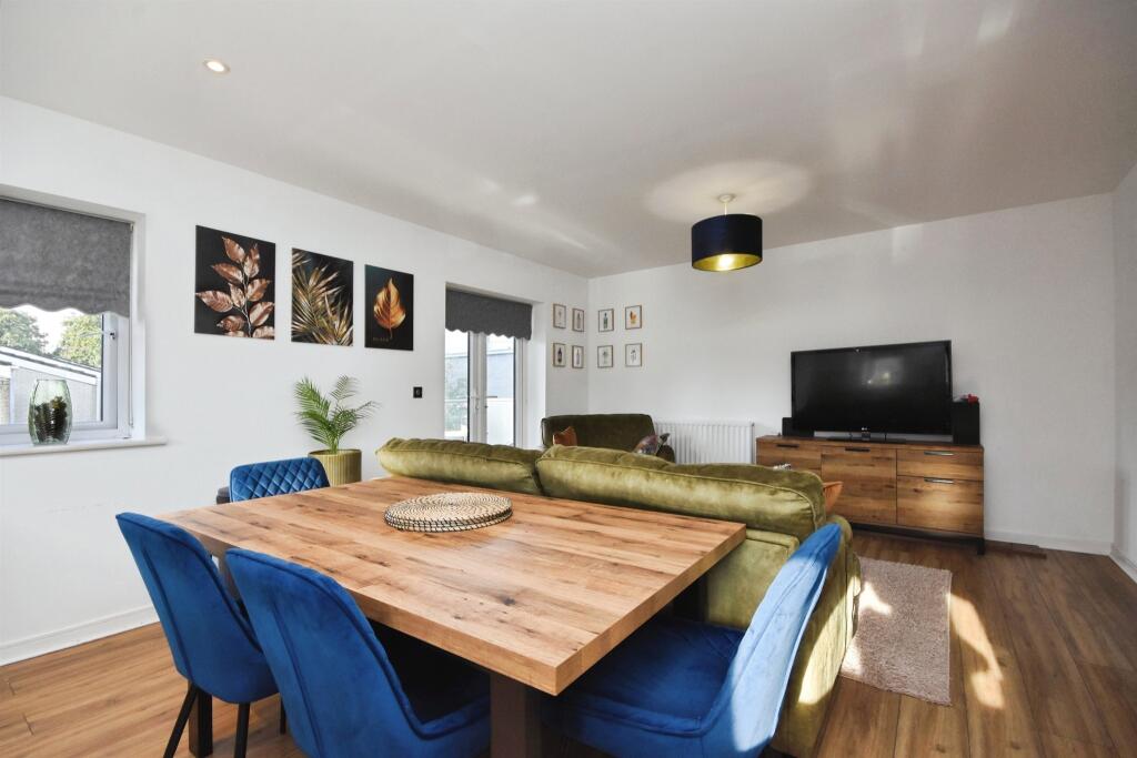 Apartment in Brentwood, The Galleries, Great Warley - View 4