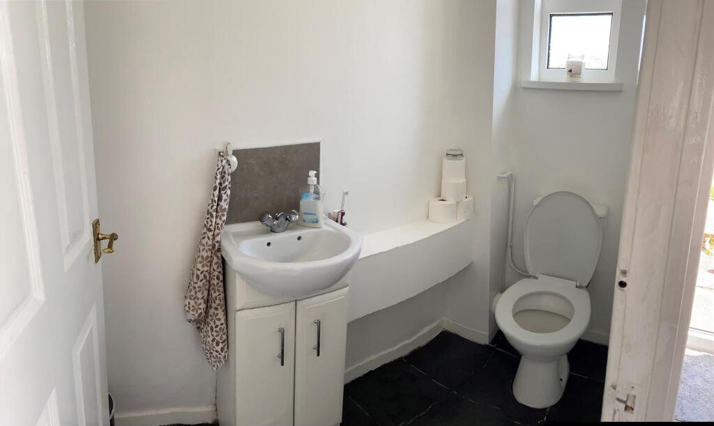 Additional image 3 of Byron Way, Catshill, B61