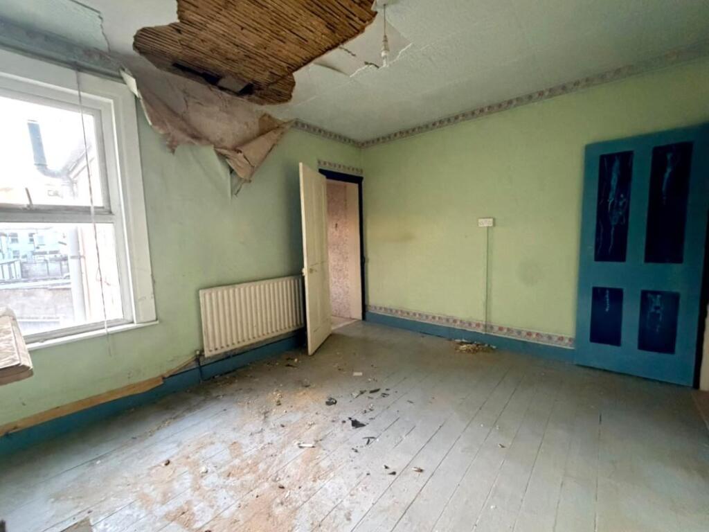 House in Gillingham, Sally Port Gardens - More