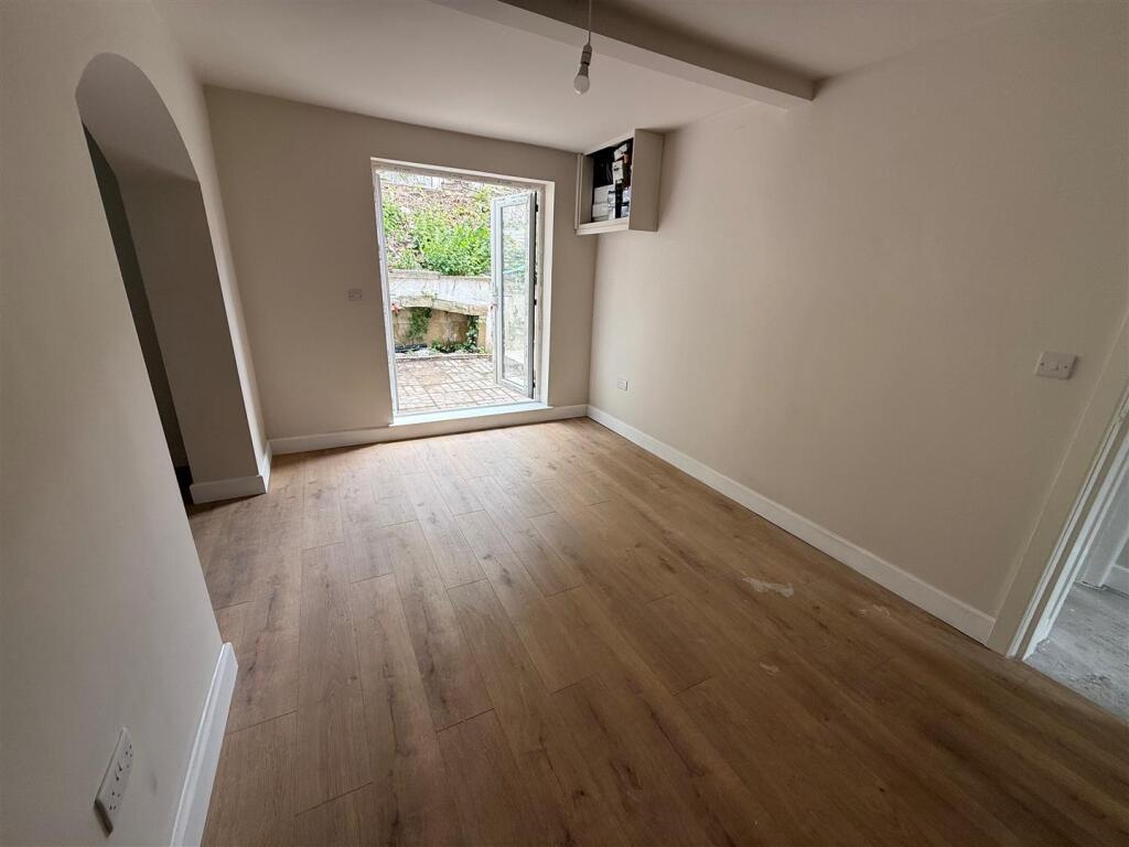Listing Lane, Liversedge photo 4