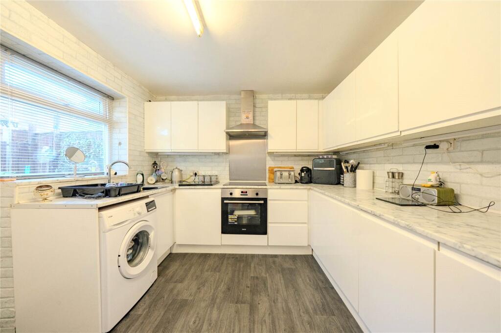 House in Leeds, Gamble Hill, Bramley - View 3