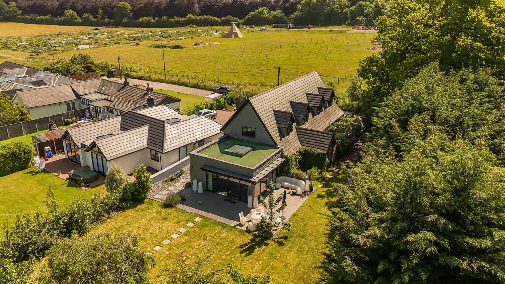 Main image of property: Wonderfully Positioned on the Abbots Leigh/Leigh Woods Borders