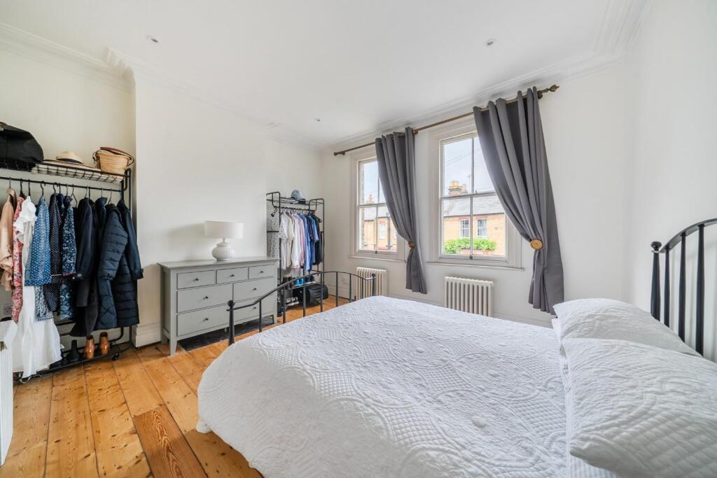 Apartment in Windsor - More