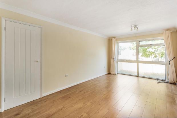 Apartment in Crawley, Worth - View 4