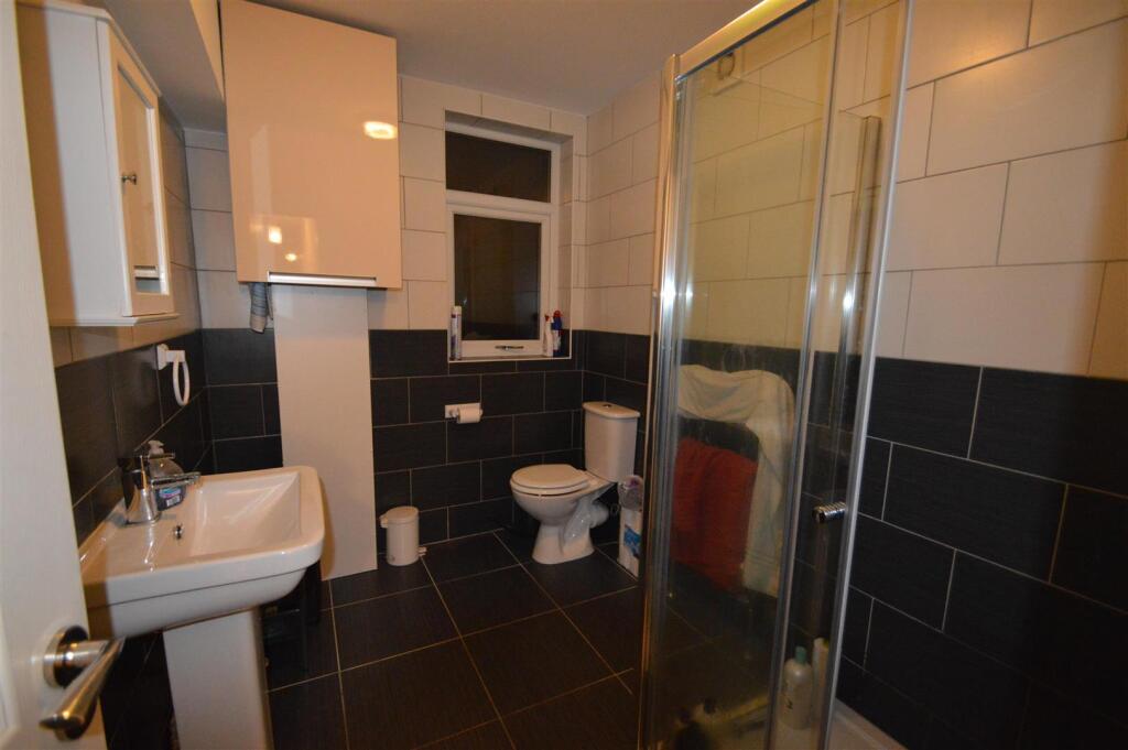 6 bedroom house for rent