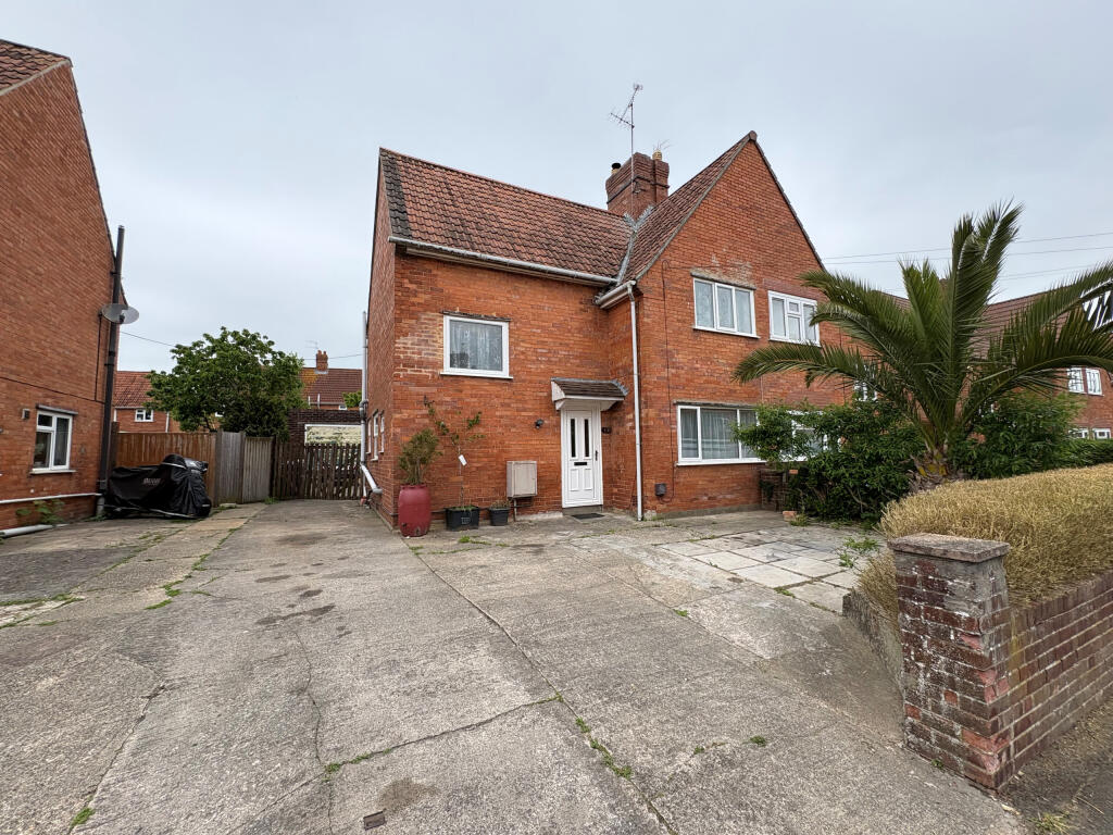 Main image of property: Westfield Grove, Yeovil, Somerset, BA21 3DJ