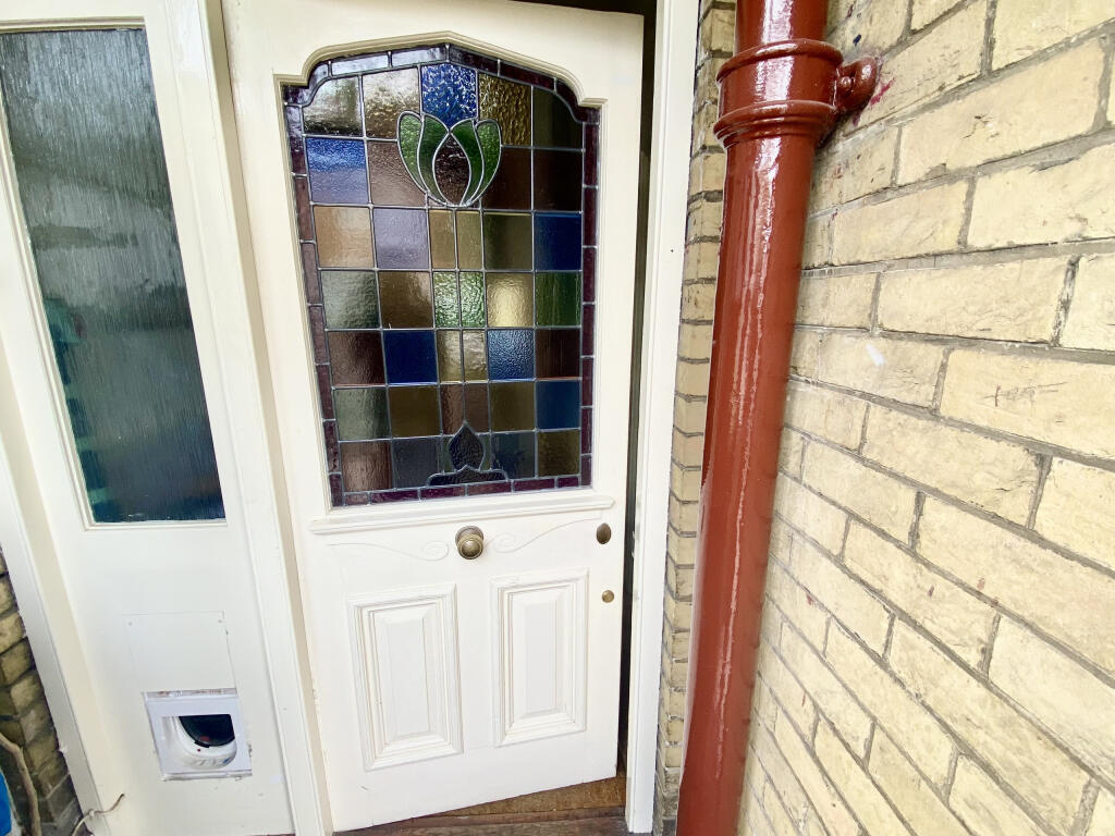 Oakfield Road, East Cowes, Isle of Wight photo 2